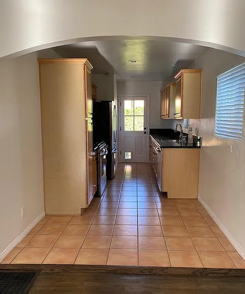 701 W Mariposa Ave — Photo 7