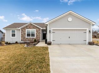 21606 W Nichols St, Spring Hill, KS 66083