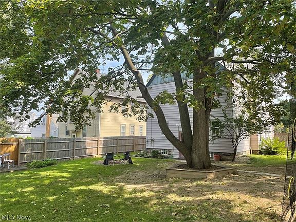 3rd image of 1426 W 112th St
