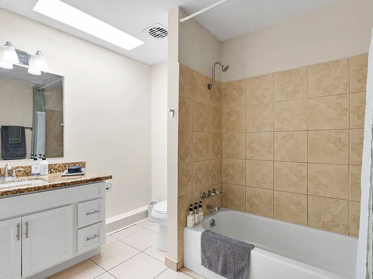 1010 E Maryland Ave #12 — Photo 18