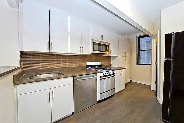 1st image of 106 Greenwich St APT 11