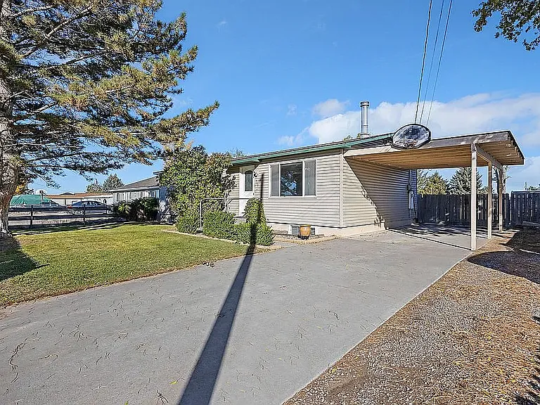 710 Taylor St W — Photo 3