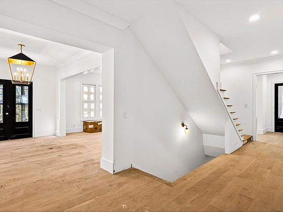 3rd image of 1445 W Wesley Rd NE