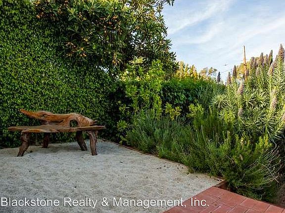 3rd image of 958 Centinela Ave