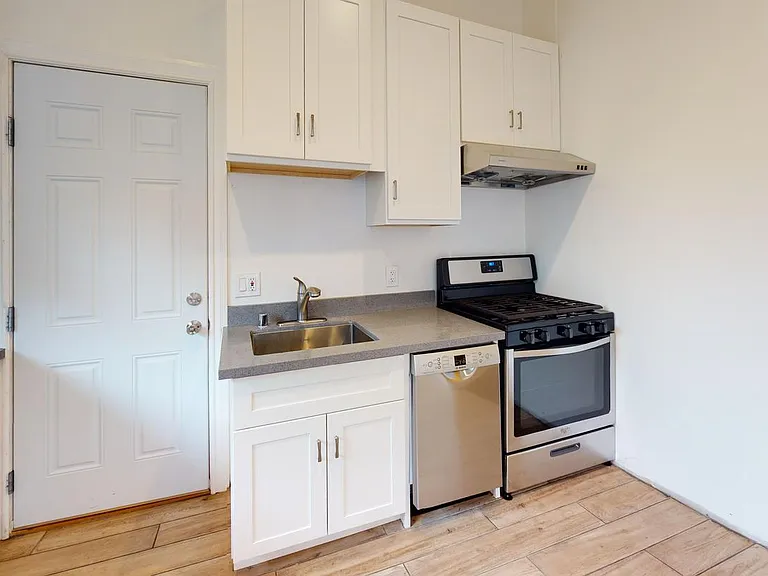 610 Oak St — Photo 12