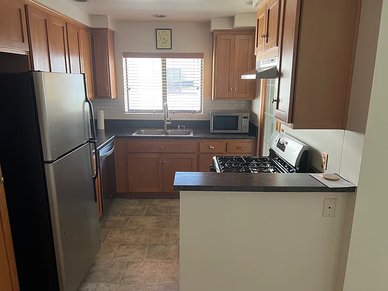 4370 Troost Ave #204 — Photo 11