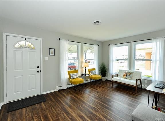 4th image of 290 Barbados Dr N
