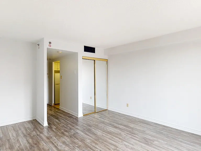 341 Maclaren St — Photo 21