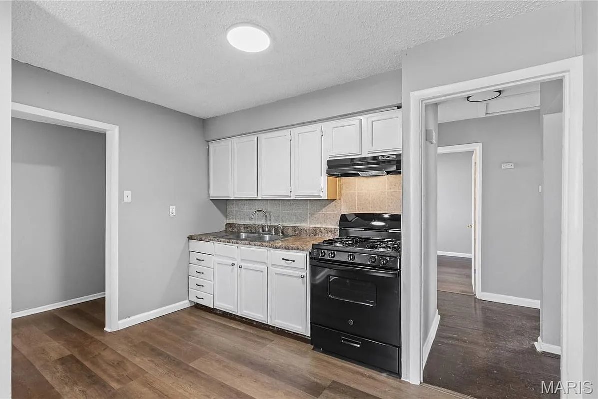 7471 Sharon Dr — Photo 3