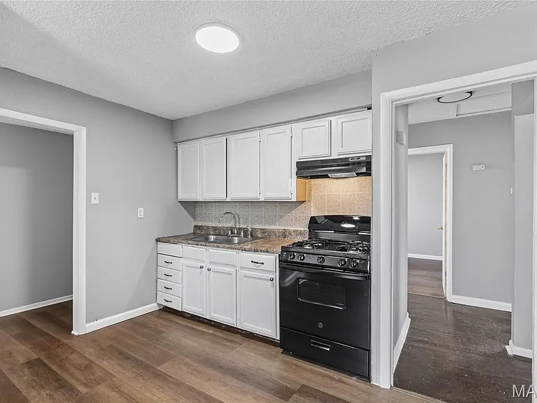 7471 Sharon Dr — Photo 3