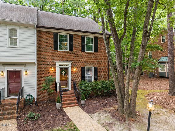 3rd image of 562 Weathergreen Dr