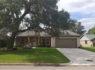 277 Crestview Dr, West Columbia, TX 77486
