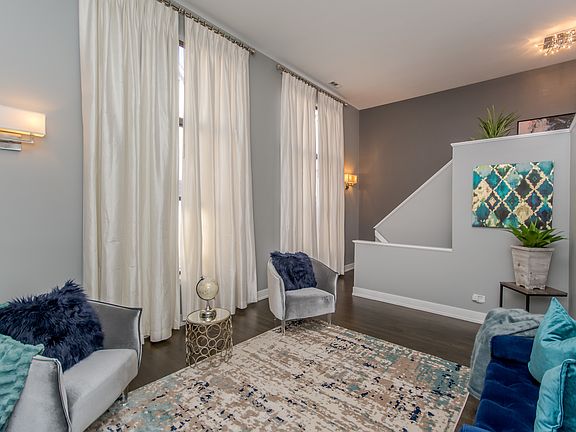 4th image of 4414 S King Dr #B
