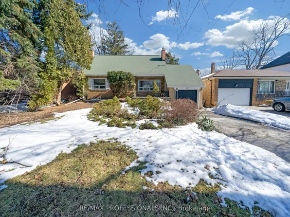 29 Tremont Rd, Toronto, ON M9B 3X3