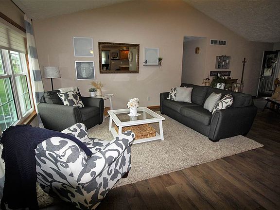 2nd image of 1012 Sunrise Dr