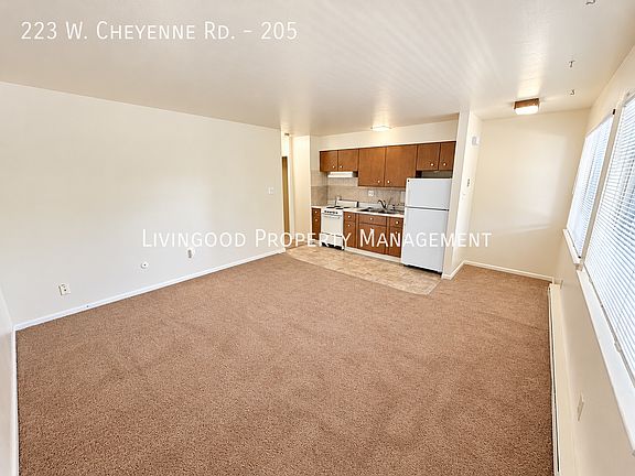 4th image of 223 W Cheyenne Rd #205