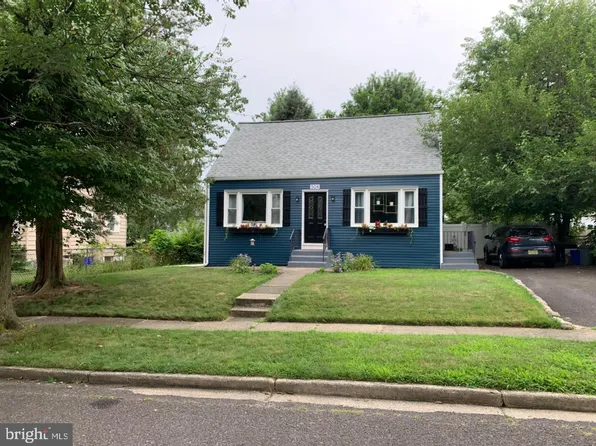 504 Gloucester Ave, Magnolia, NJ 08049
