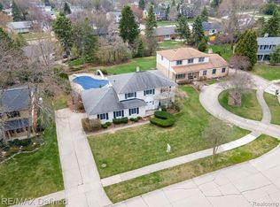 1929 Warbler Ct, Troy, MI 48084