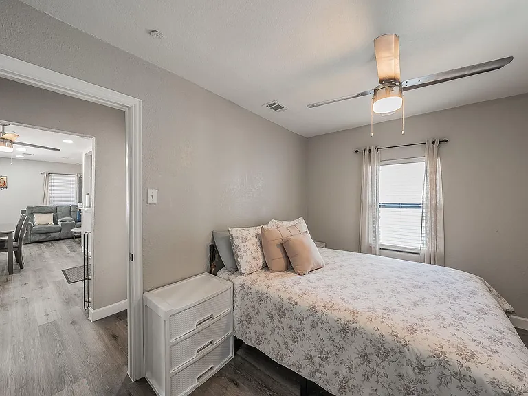 4506 Roberts Ave — Photo 8