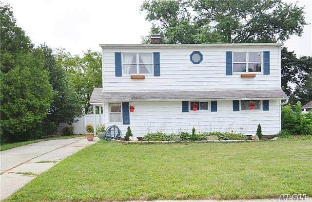 1st image of 12 Blossom Ln