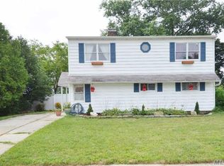 12 Blossom Ln, Levittown, NY 11756