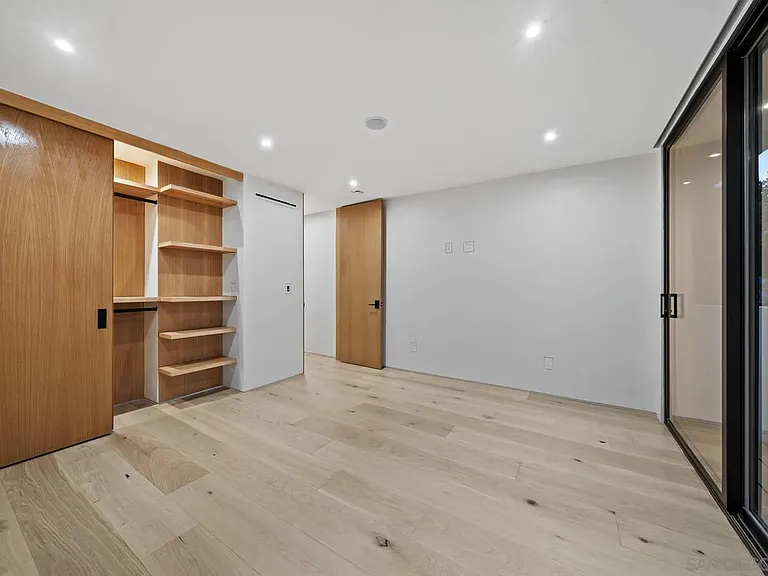 7376 Fay Ave — Photo 37