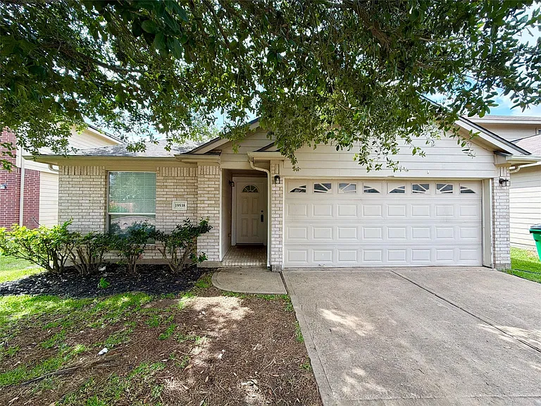 19538 Plantation Cove Ln — Photo 1