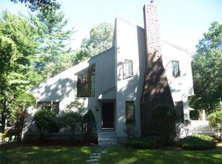 9 Fay Memorial Dr, Tyngsboro, MA 01879