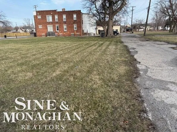 4600/4614 Van Dyke St, Detroit, MI 48214