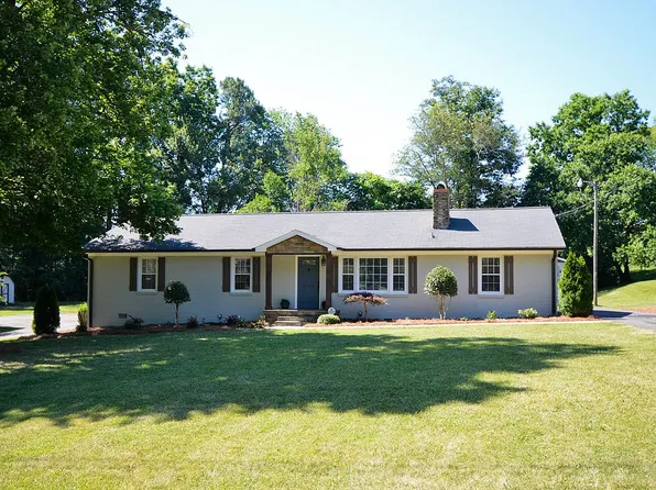 5180 New St, Walkertown, NC 27051