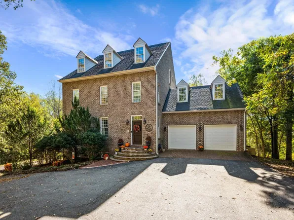 616 Lake Vista Dr, Forest, VA 24551