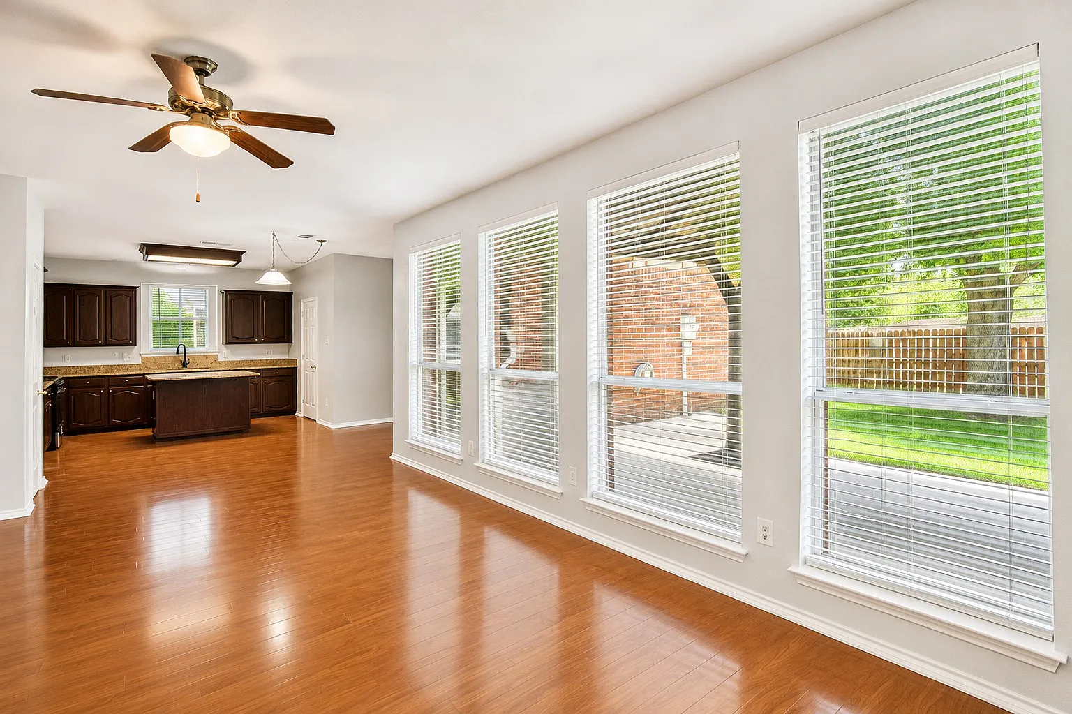 3 bed, 2.5 bath, 2289 sqft, $2,990 — Photo 3