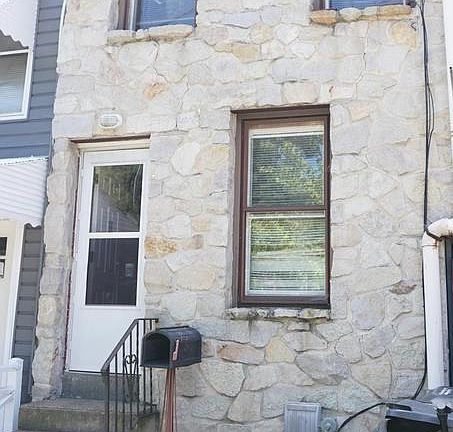 2nd image of 912 Maryland Ave