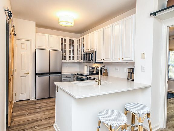 5th image of 3905 River Front Pl Unit 102