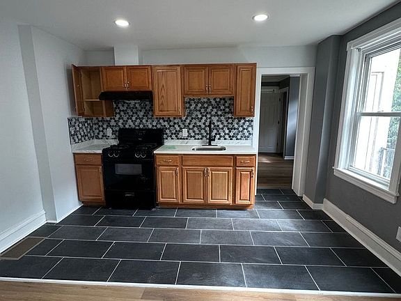 5th image of 809 Greenhill Rd