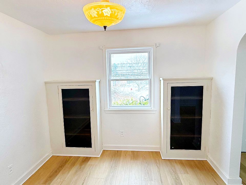 First floor _ bright and airy living and dining area