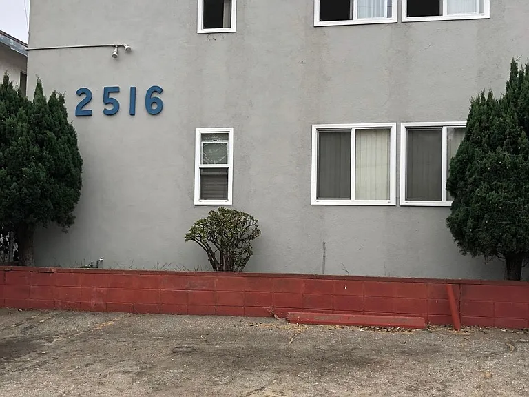 2516 Vanderbilt Ln #2 — Photo 3