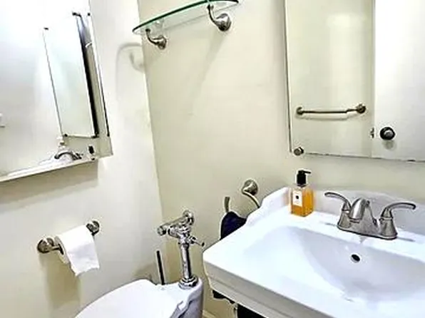 150 East 61st Street image 10 of 12