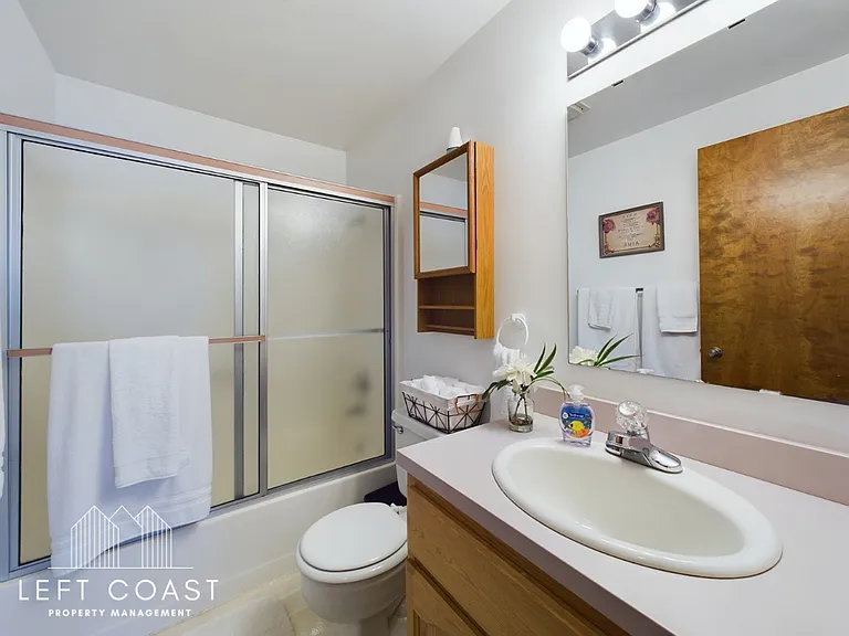 890 SW 7th St — Photo 39