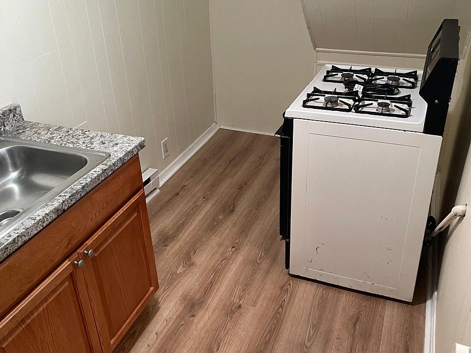 2nd image of 66 Davis St #Basement
