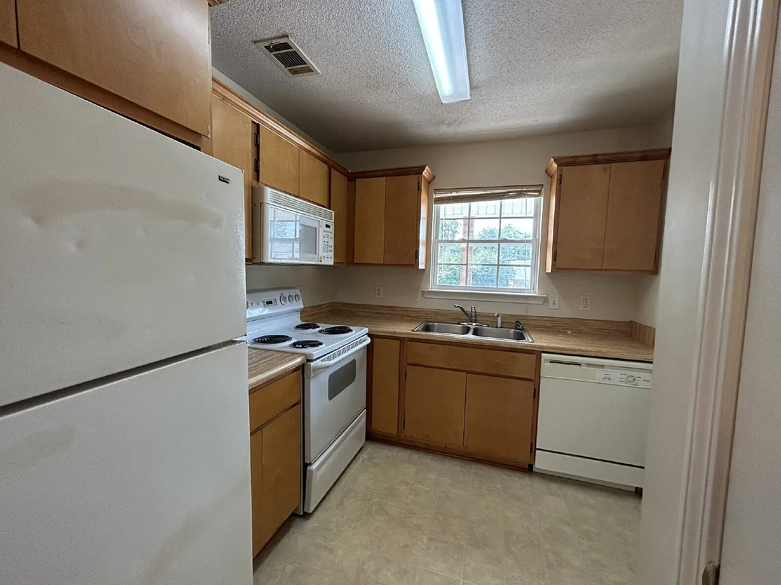 2 bed, 2.0 bath, 1075 sqft, $1,095 — Photo 4