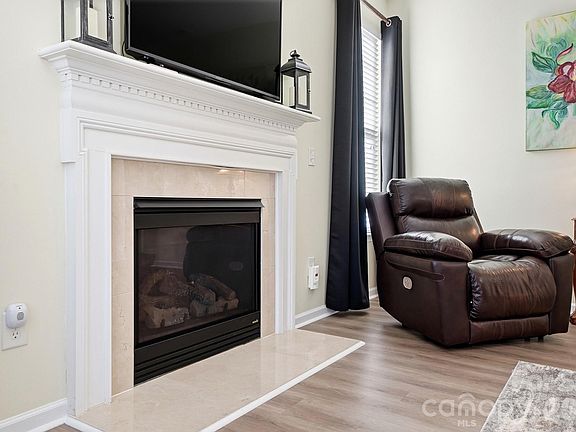 5th image of 1667 Onyx Rdg