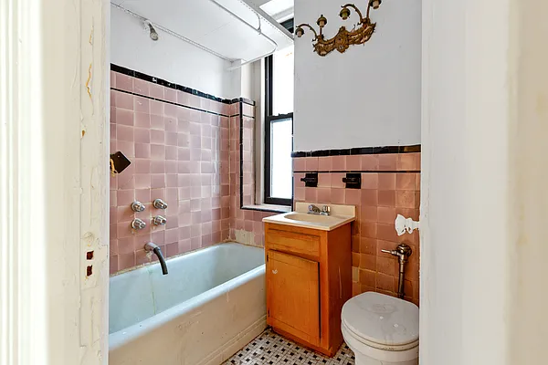 Rented by UbiQ NY | media 9