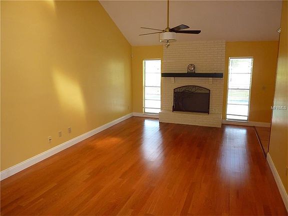 4th image of 1428 Fairway Oaks Dr