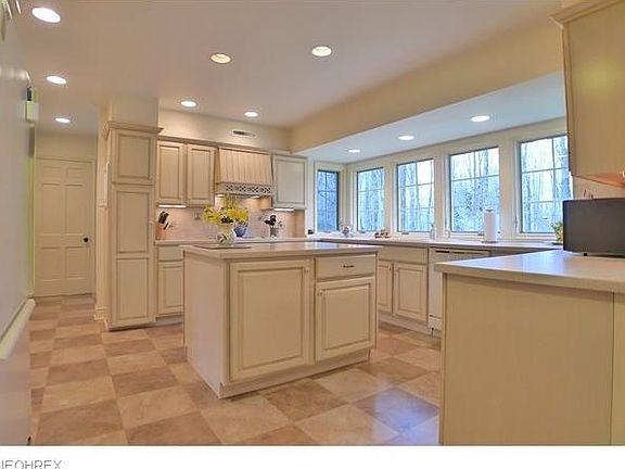 5th image of 32250 Burlwood Dr