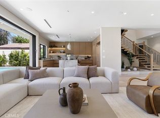 15721 Addison St, Encino, CA 91436