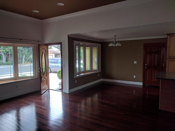 3rd image of 374 E Duane Ave