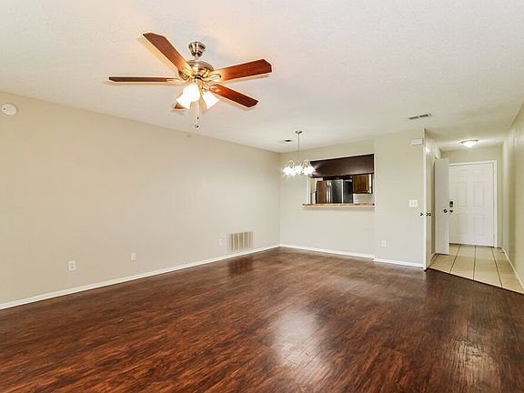 4th image of 1061 Portsmouth Ln