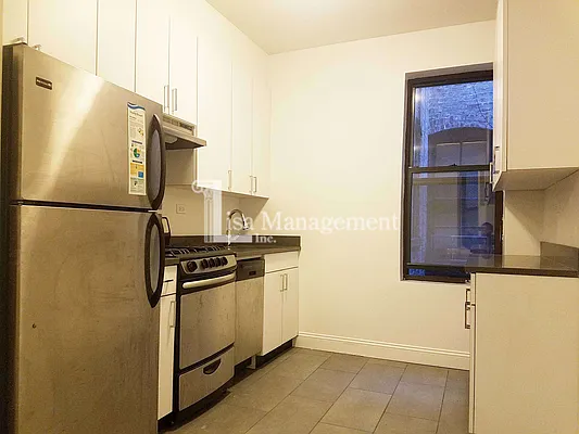 Rented by Lisa Management | media 10