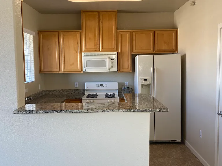 100 Moon Cir #700 — Photo 36